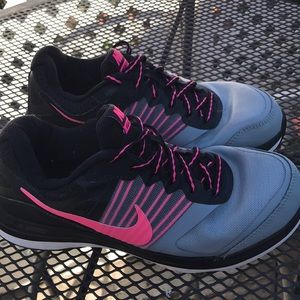 Nike dual fusion x  shoes.